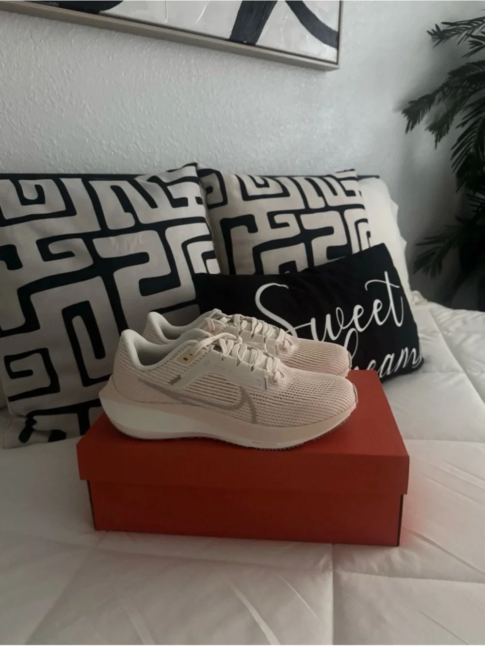 Nike Air Zoom Pegasus 40 Women’s Athletic Shoes - Cream / Light Tan Pink US 7.5